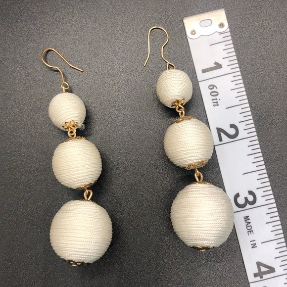 Vintage white thread and gold ball drop earrings - Picture 5 of 5
